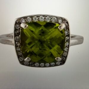 Estate 18K peridot and diamond ring 4.75